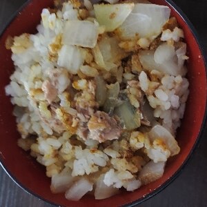 サバ缶と新玉ねぎの炊き込みご飯